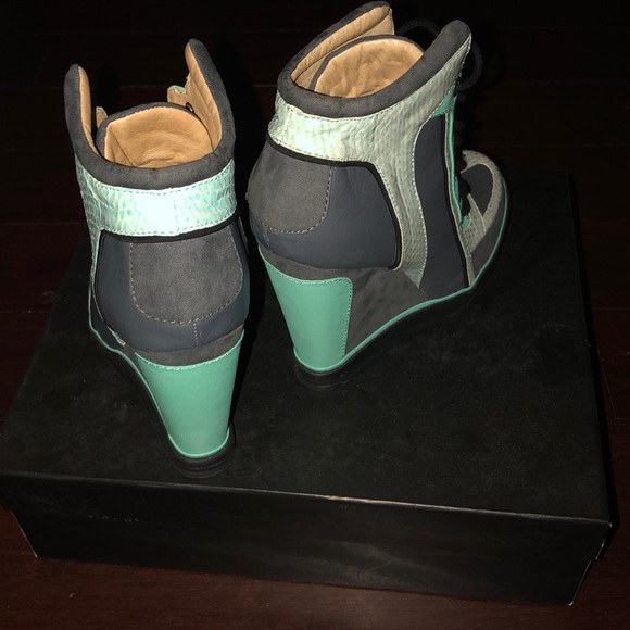 L.A.M.B. Shoes - Picture 6 of 8